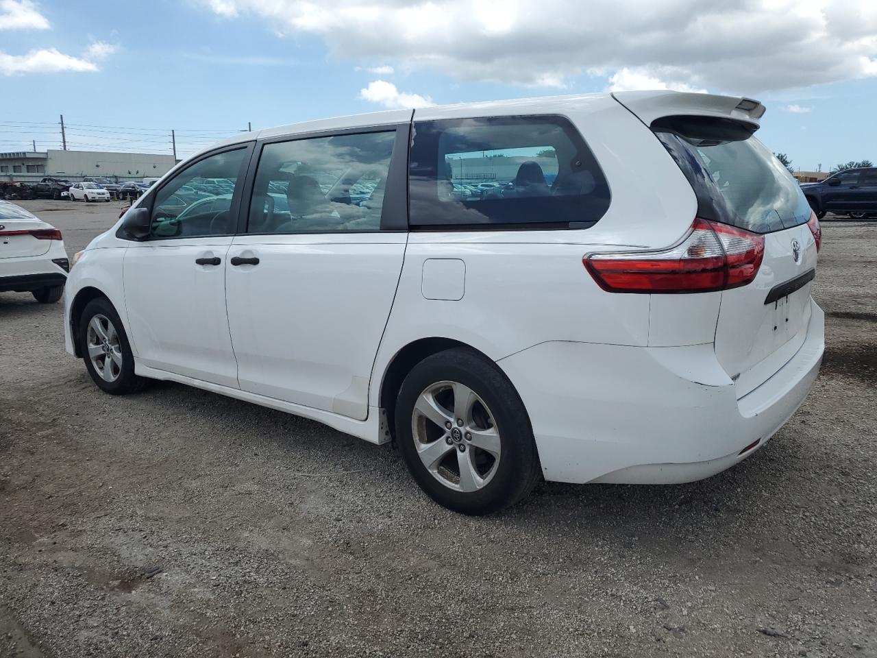 5TDZZ3DC4JS963419 2018 Toyota Sienna L