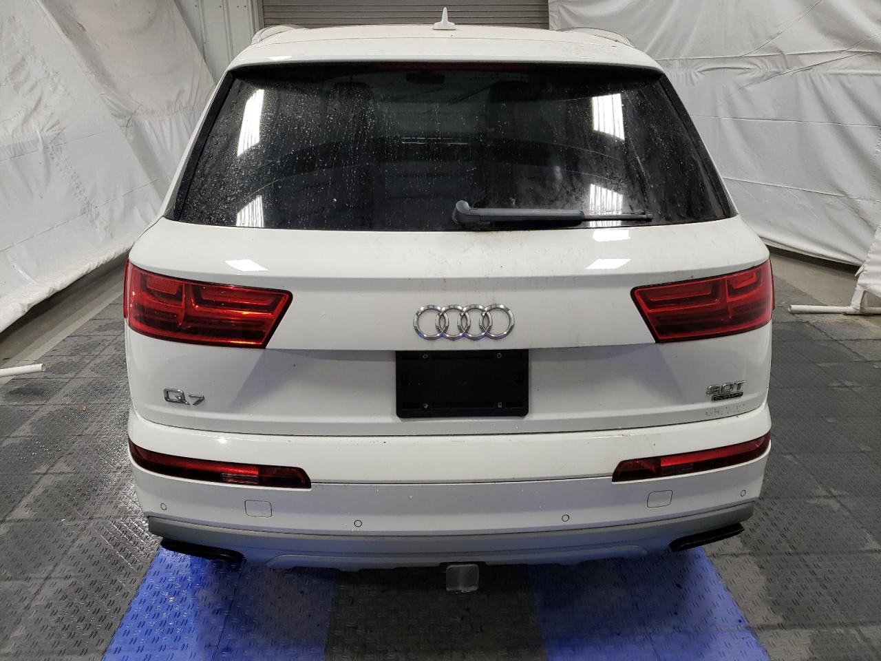 WA1VAAF72HD054198 2017 Audi Q7 Prestige