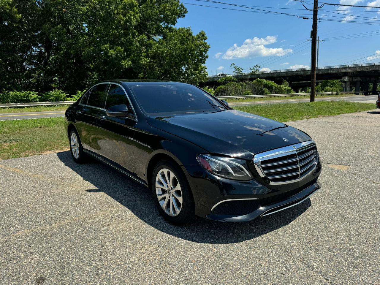 2018 Mercedes-Benz E 300 4Matic vin: WDDZF4KB5JA338118