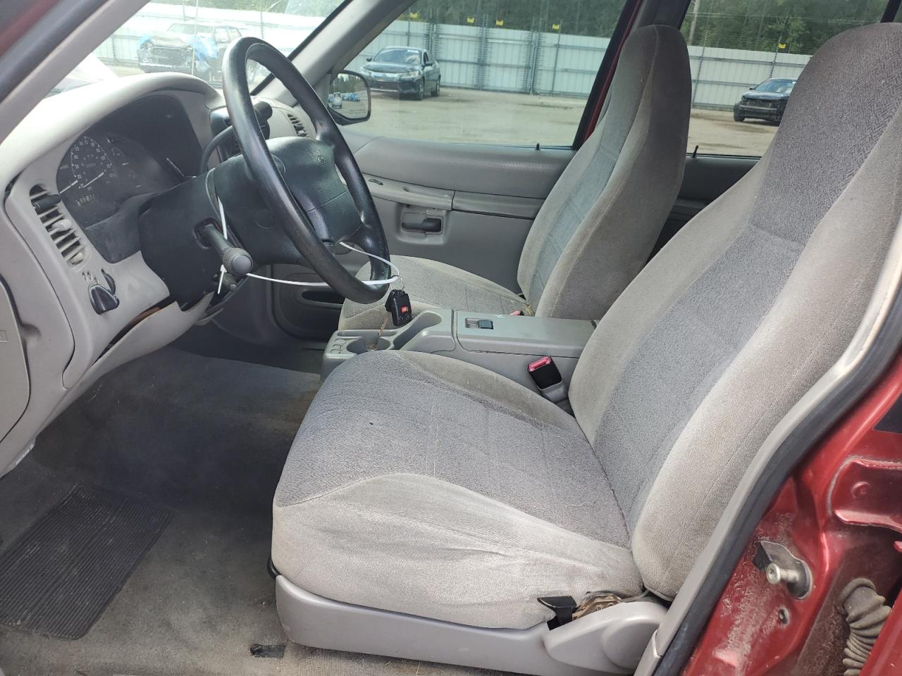 1FMZU62X7YUB73491 2000 Ford Explorer Xls