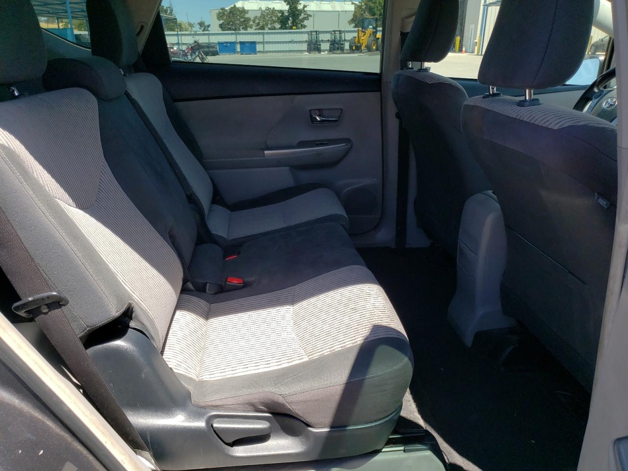 JTDZN3EU0GJ048091 2016 Toyota Prius V