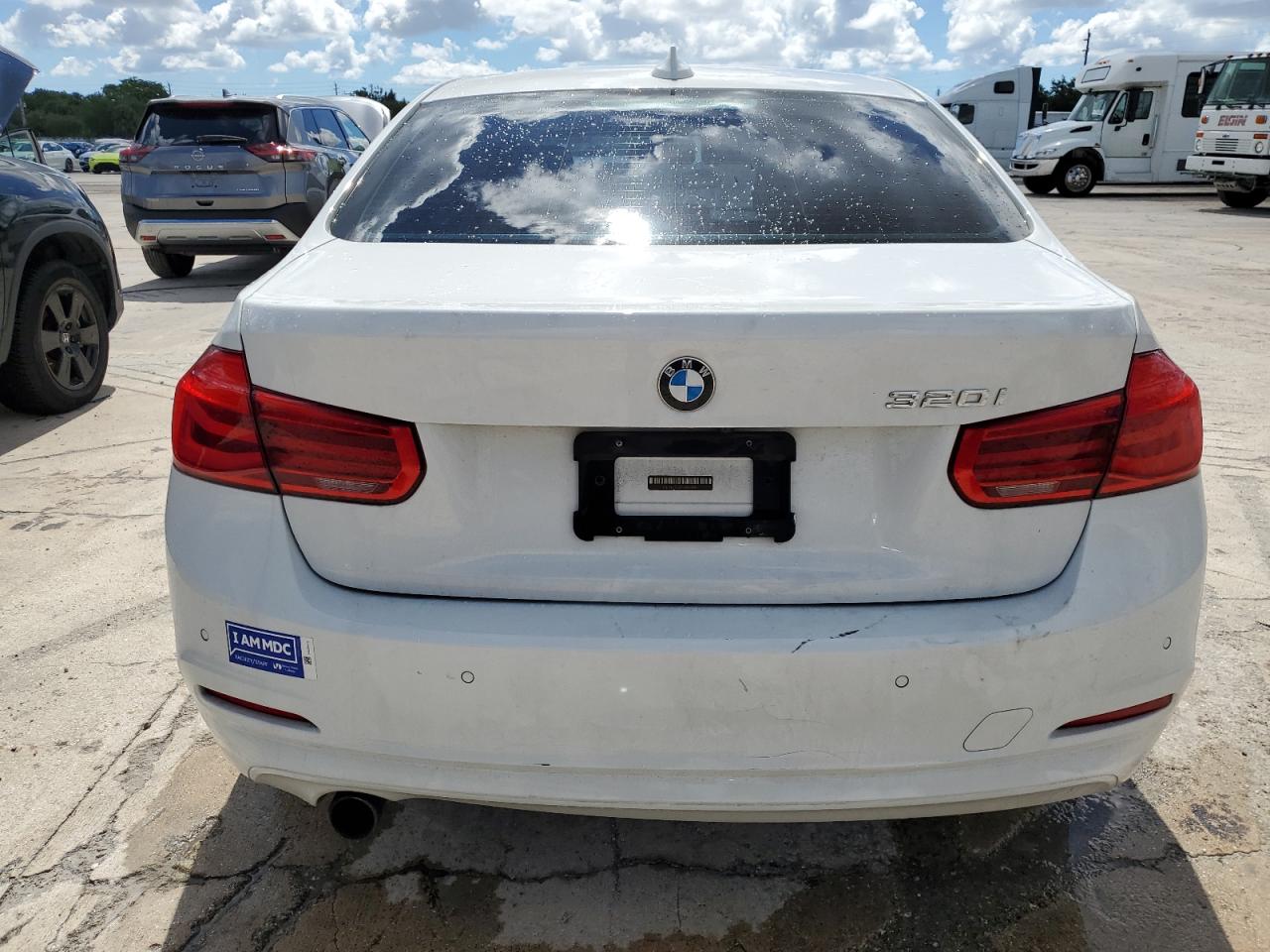 WBA8E1G57GNU10784 2016 BMW 320 I