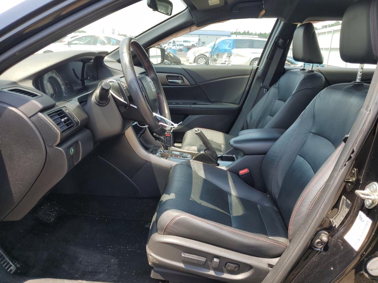 VIN: 1HGCR2F10HA142015 2017 HONDA ACCORD