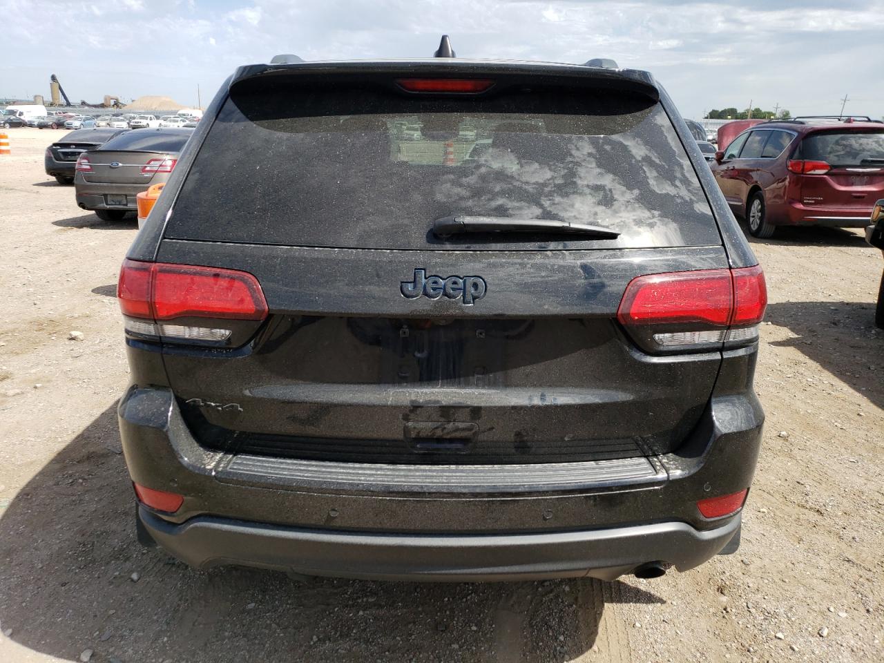 1C4RJFAG1JC394014 2018 Jeep Grand Cherokee Laredo