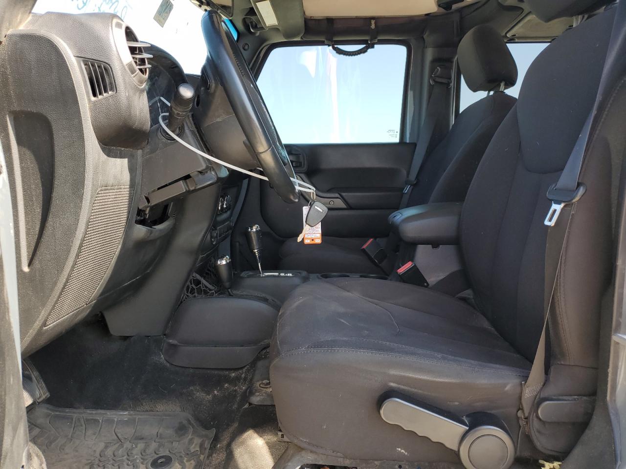 1C4BJWDG2FL524015 2015 Jeep Wrangler Unlimited Sport