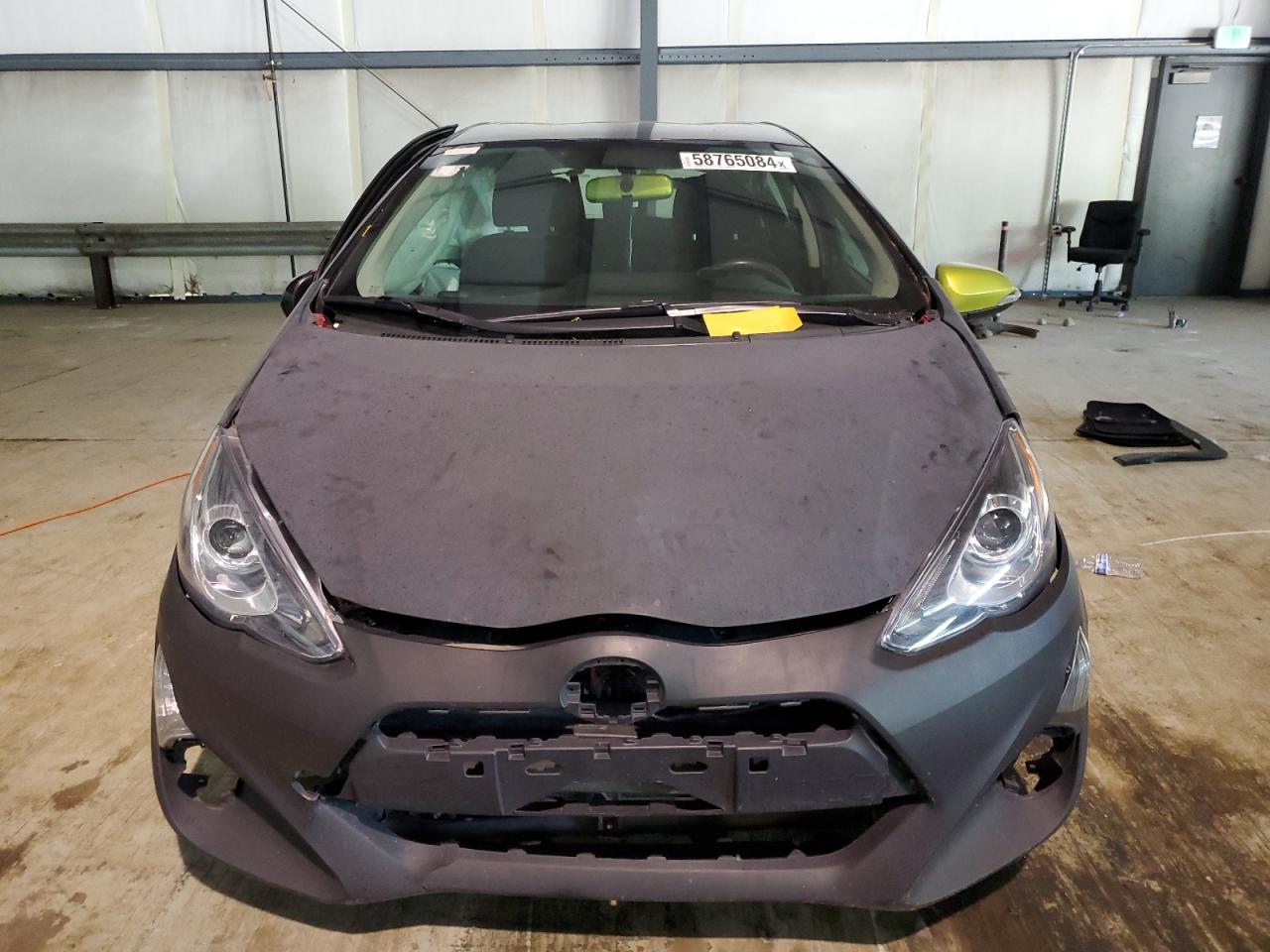 2016 Toyota Prius C vin: JTDKDTB39G1116744