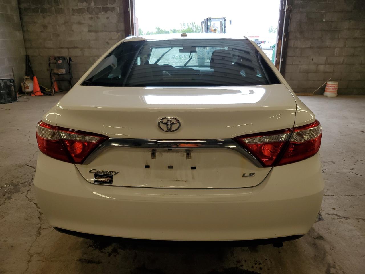 4T1BF1FK2GU533990 2016 Toyota Camry Le