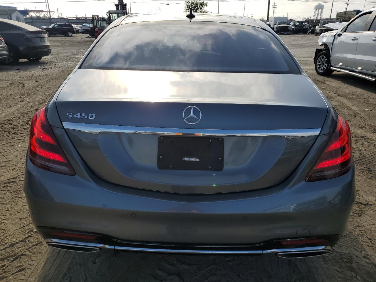 2018 Mercedes-Benz S 450 vin: WDDUG6GB7JA396792