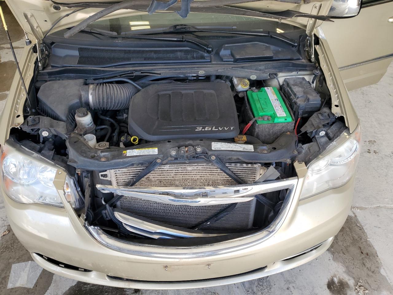 2A4RR8DG9BR781736 2011 Chrysler Town & Country Touring L