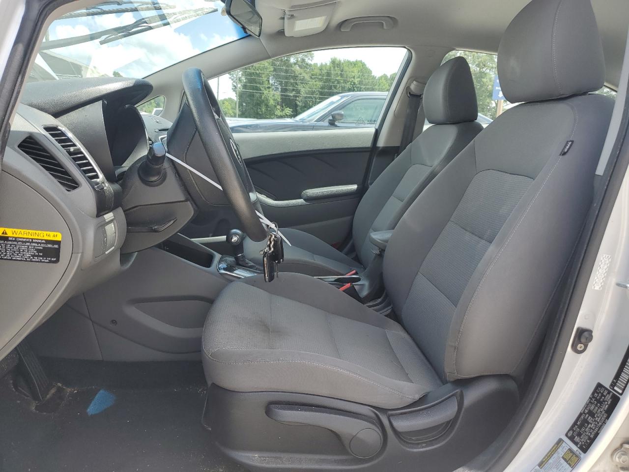 3KPFK4A77HE028565 2017 Kia Forte Lx