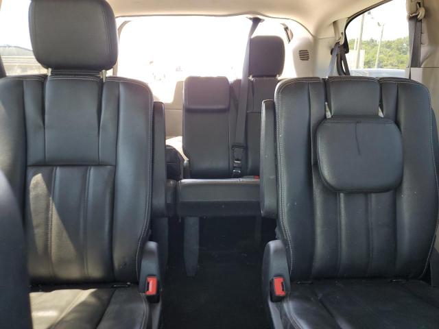 2014 Chrysler Town & Country - Image 10