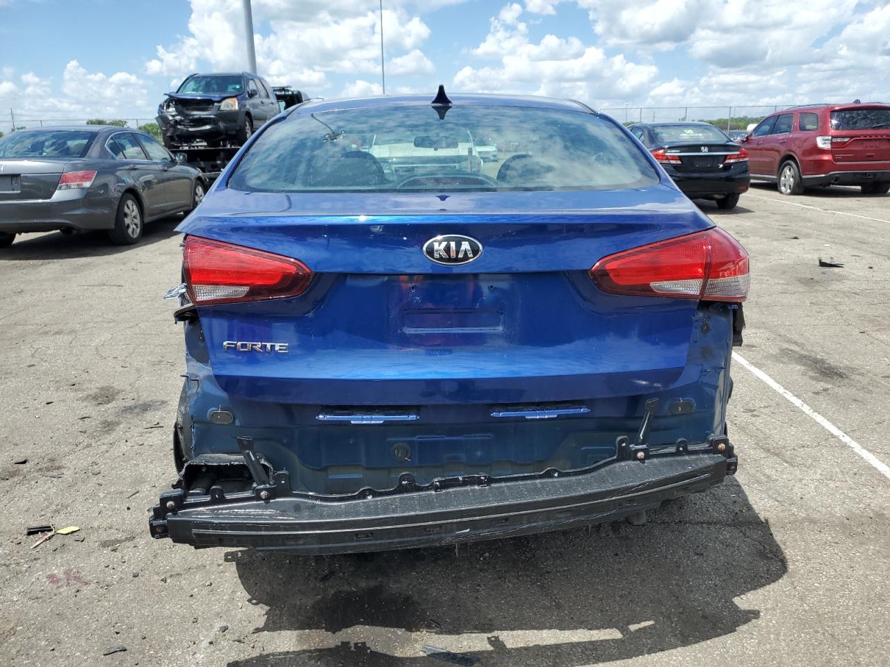 2018 Kia Forte Lx vin: 3KPFK4A77JE168203