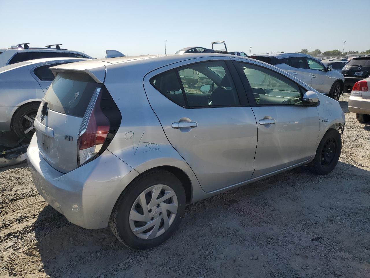 2015 Toyota Prius C vin: JTDKDTB33F1104975