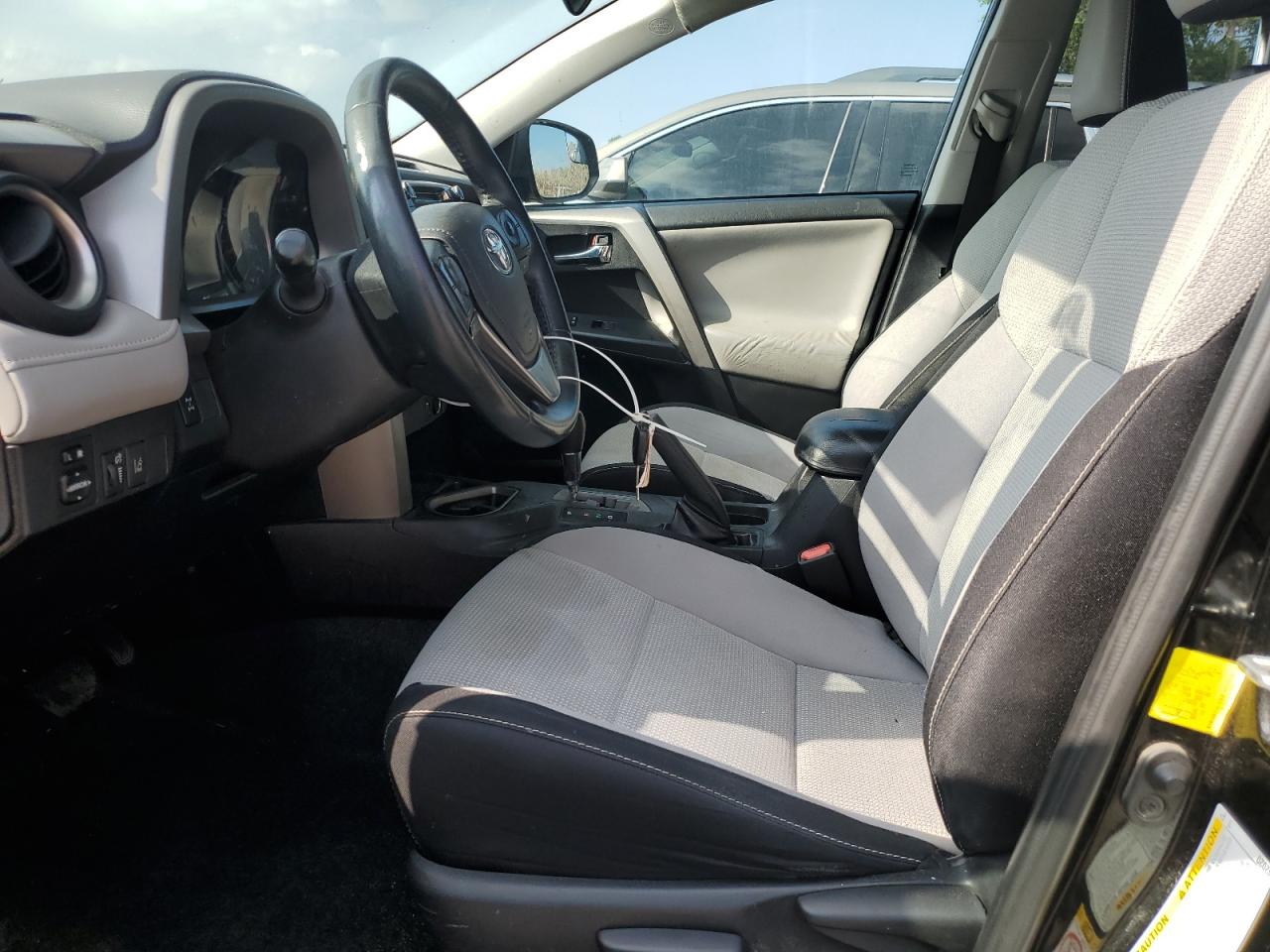 2T3RFREV1HW614948 2017 Toyota Rav4 Xle