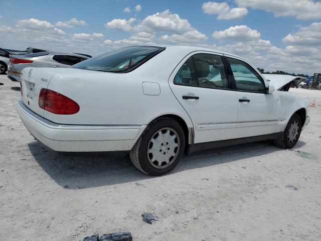 1999 Mercedes-Benz E 320 4Matic VIN: WDBJF82H9XX015486 Lot: 57618374