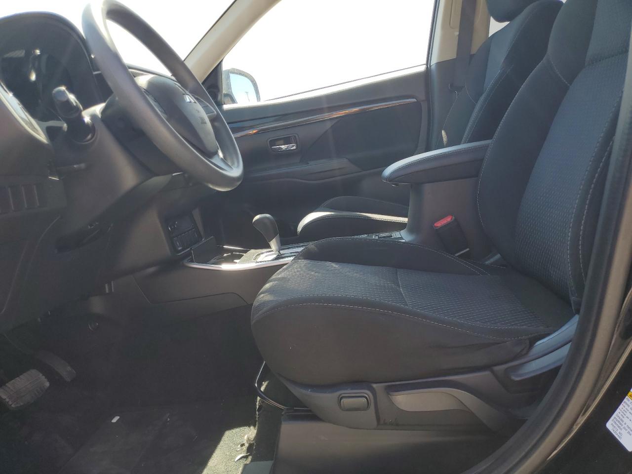 JA4AZ3A32LZ026615 2020 Mitsubishi Outlander Se