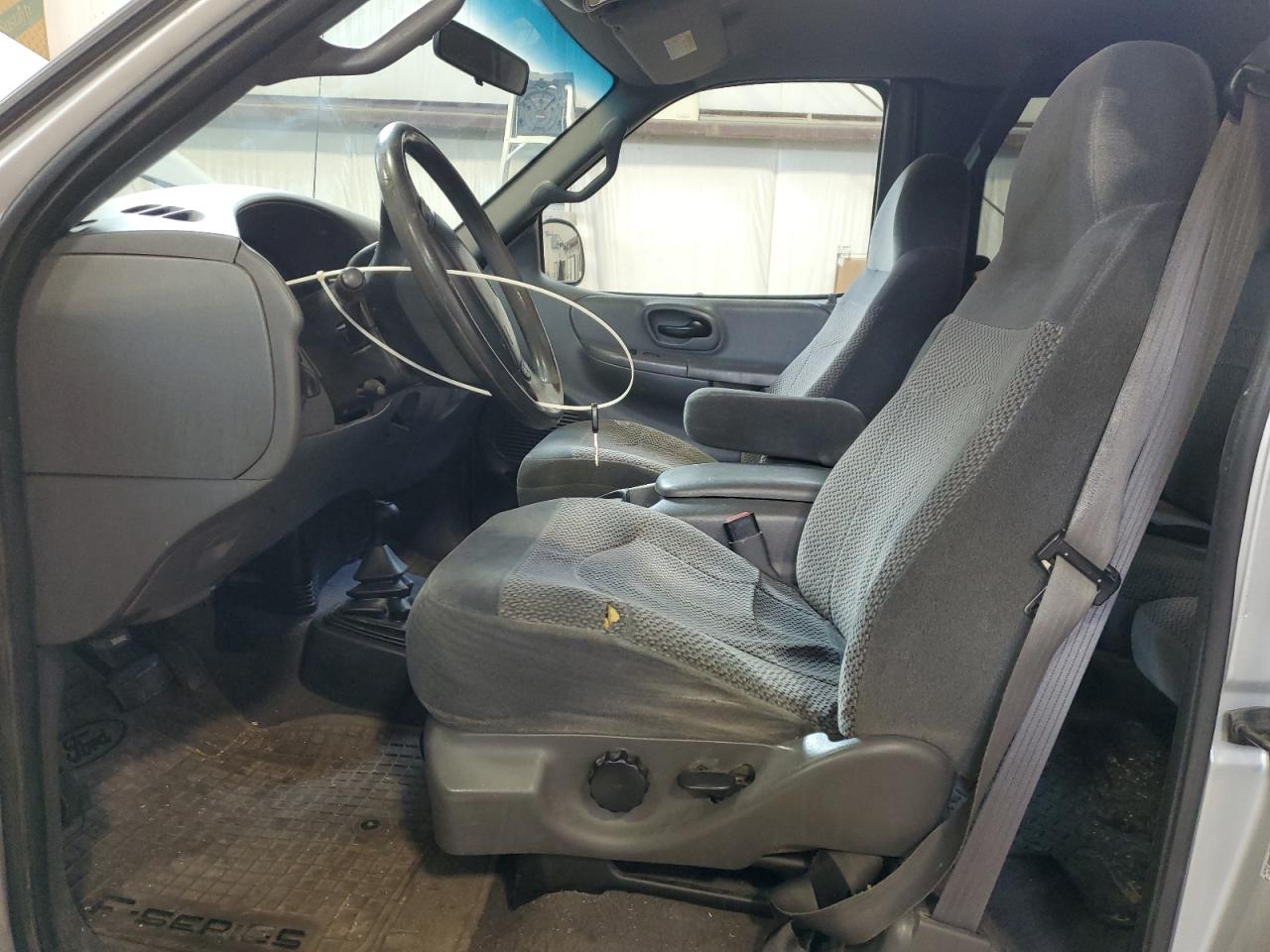 2FTRX18L7YCA24002 2000 Ford F150