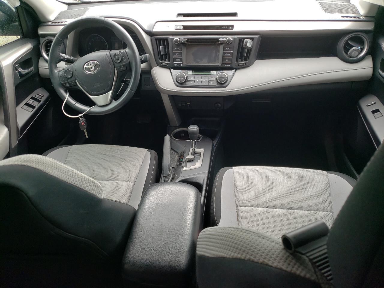 2T3WFREV0HW357185 2017 Toyota Rav4 Xle