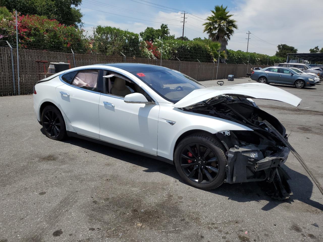 2015 Tesla Model S 85D vin: 5YJSA1H23FFP77235