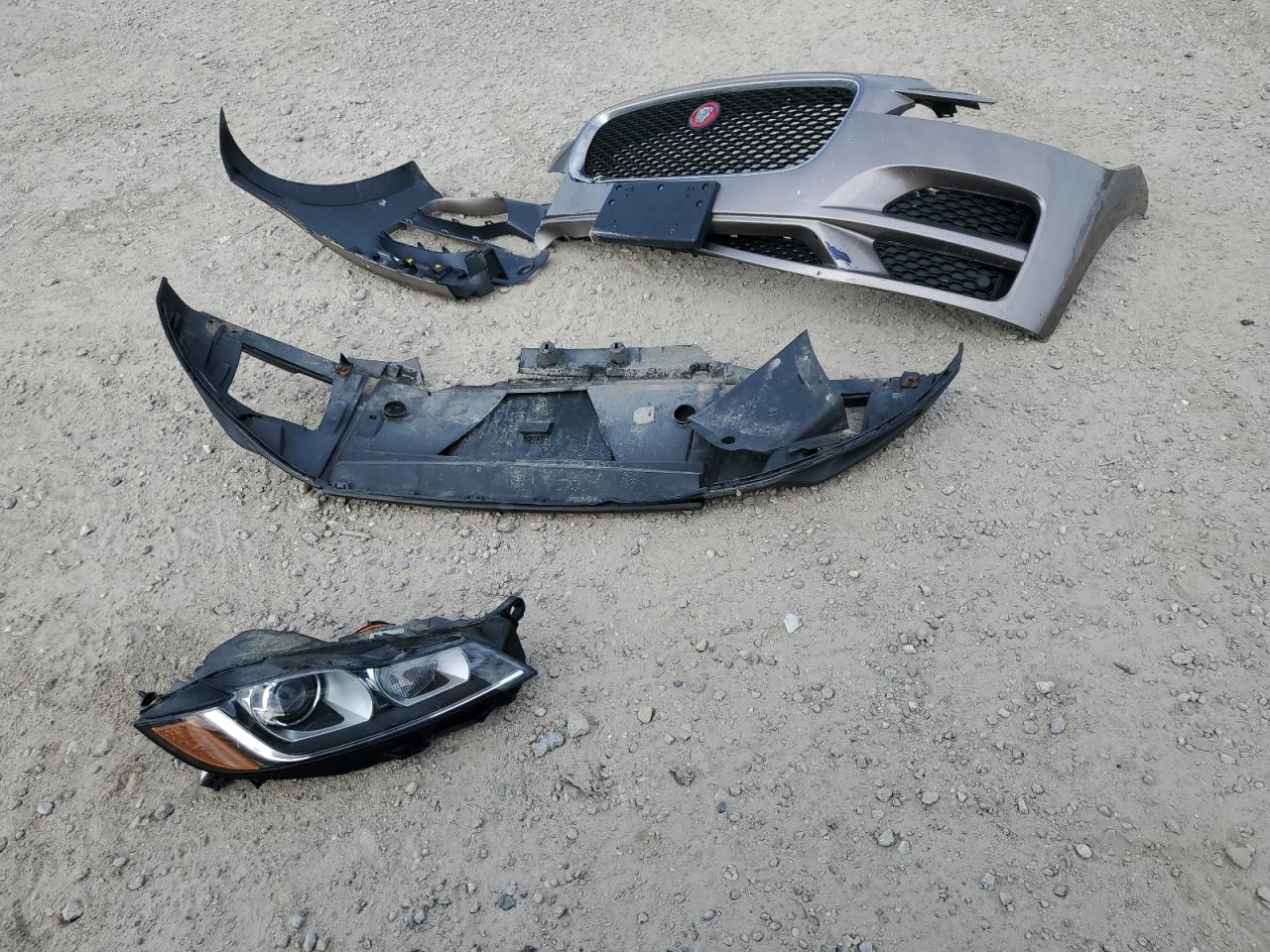 SADCJ2BV4HA498874 2017 Jaguar F-Pace Premium