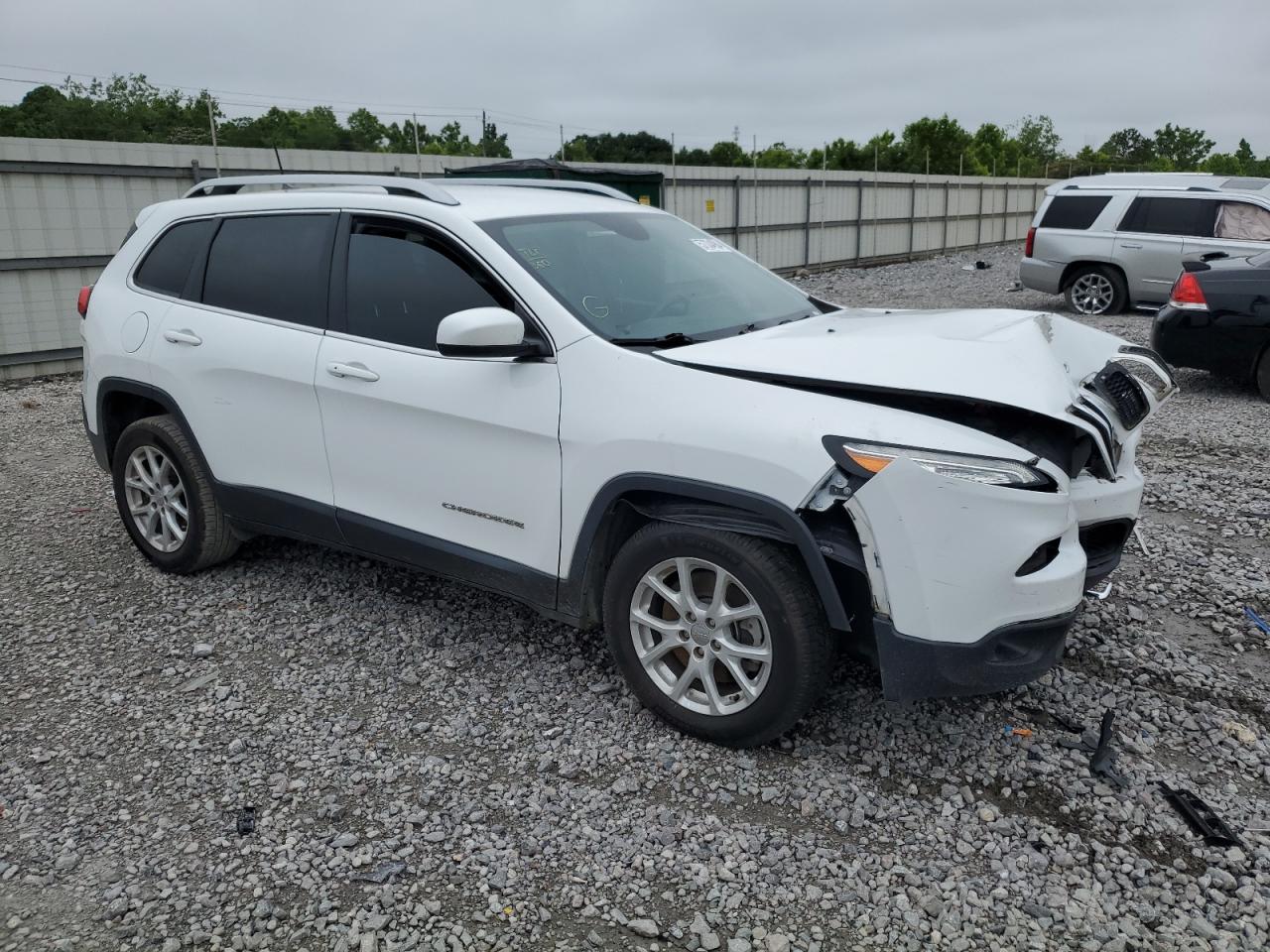 1C4PJLLB1JD510863 2018 Jeep Cherokee Latitude Plus