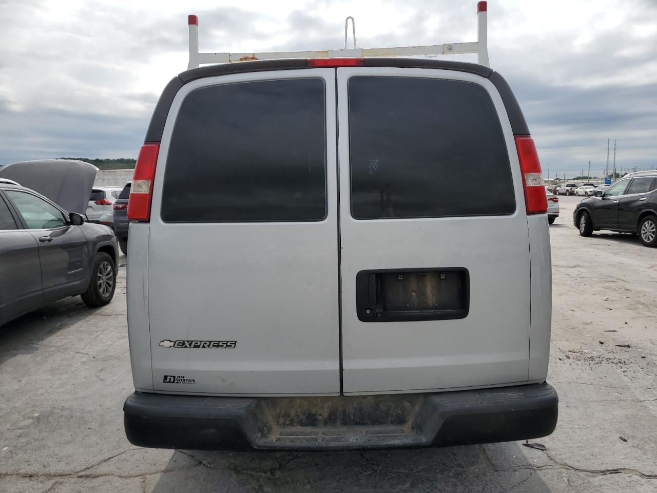 1GCWGAFG5J1200755 2018 Chevrolet Express G2500