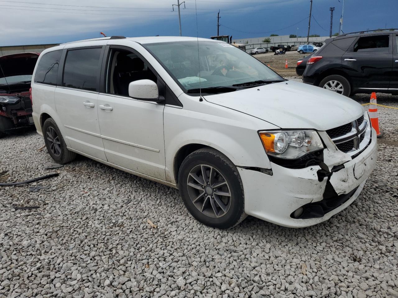 2C4RDGCG6HR799815 2017 Dodge Grand Caravan Sxt