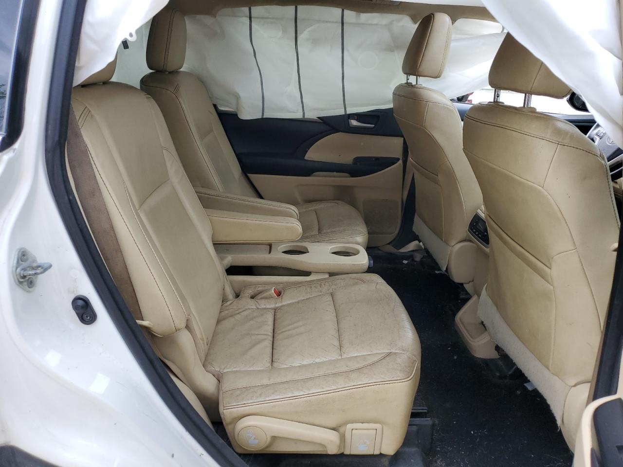 5TDJKRFH6GS300813 2016 Toyota Highlander Xle