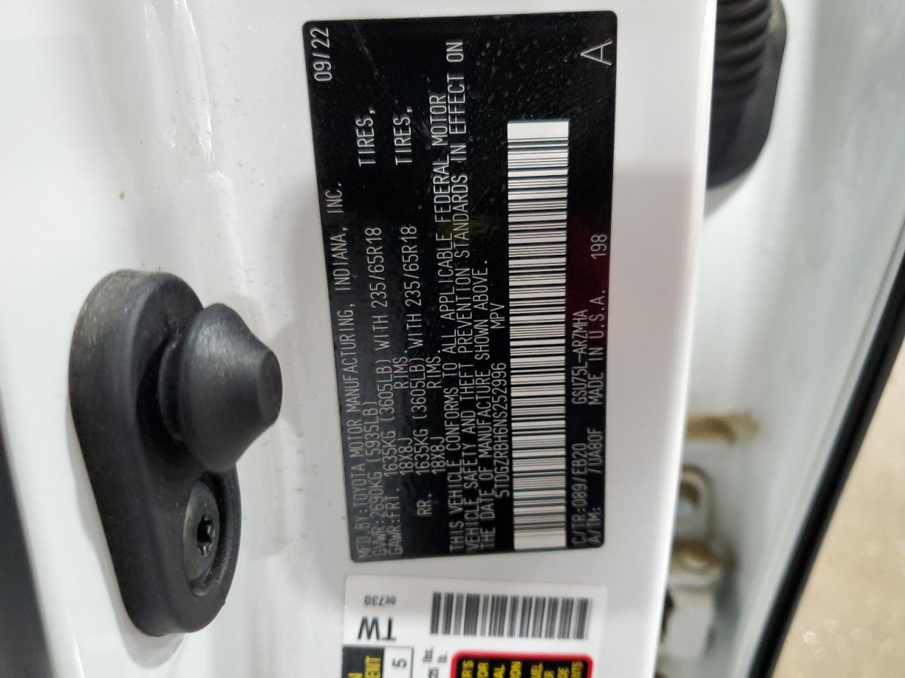 5TDGZRBH6NS252996 2022 Toyota Highlander Xle