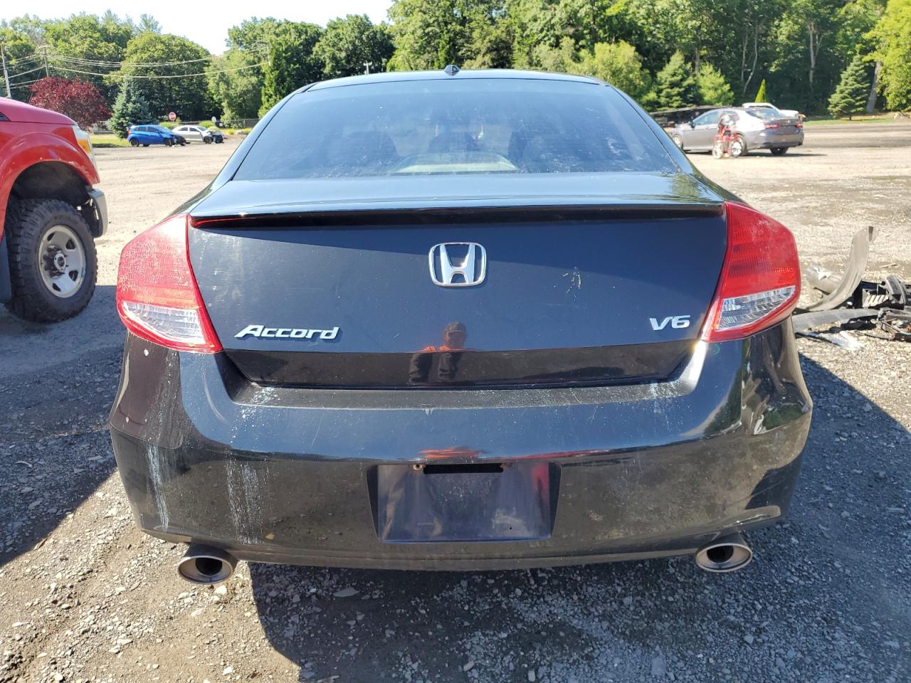 1HGCS2B82BA000599 2011 Honda Accord Exl