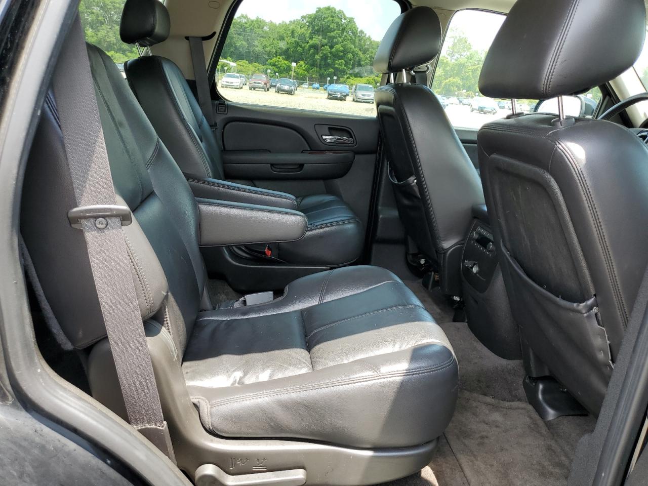 1GNMCBE39AR233189 2010 Chevrolet Tahoe C1500 Lt