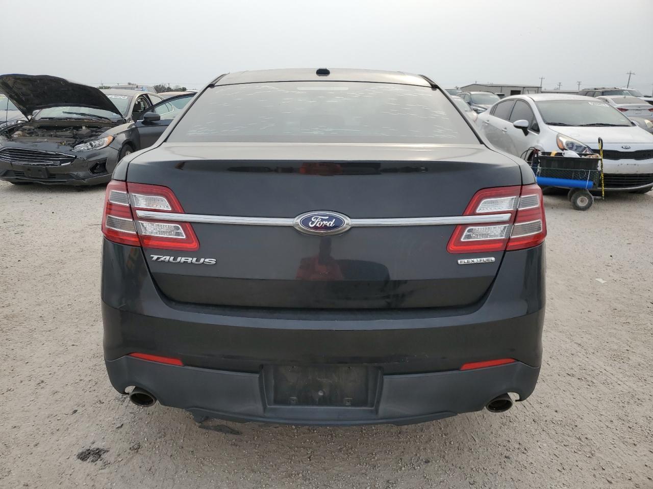 1FAHP2D81FG105159 2015 Ford Taurus Se