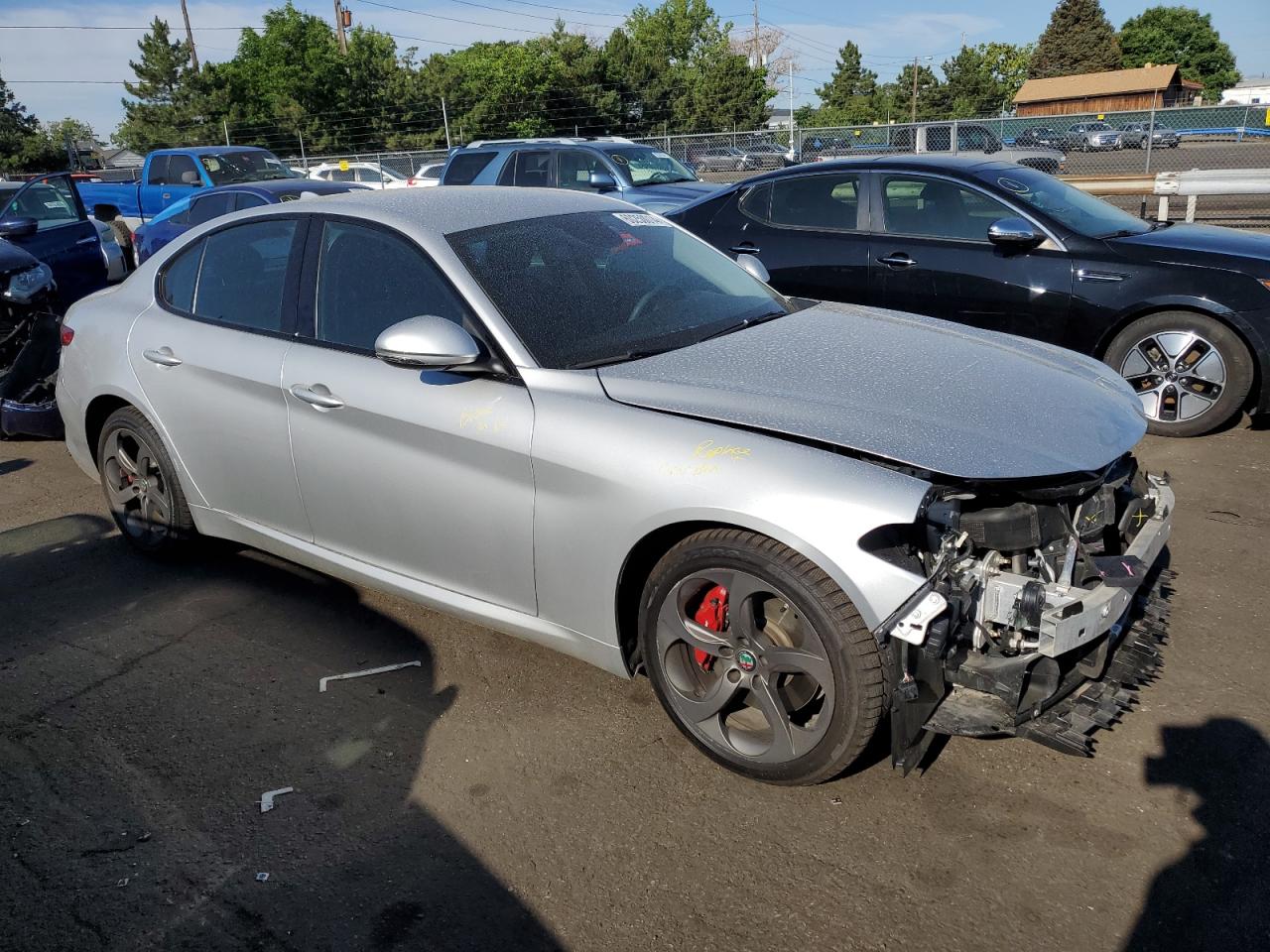 2017 Alfa Romeo Giulia Q4 vin: ZARFAEDN3H7533043