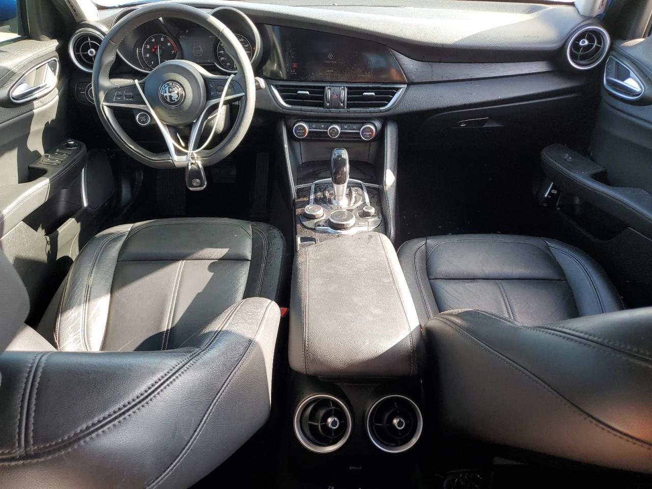 ZARFAEBN9J7565021 2018 Alfa Romeo Giulia