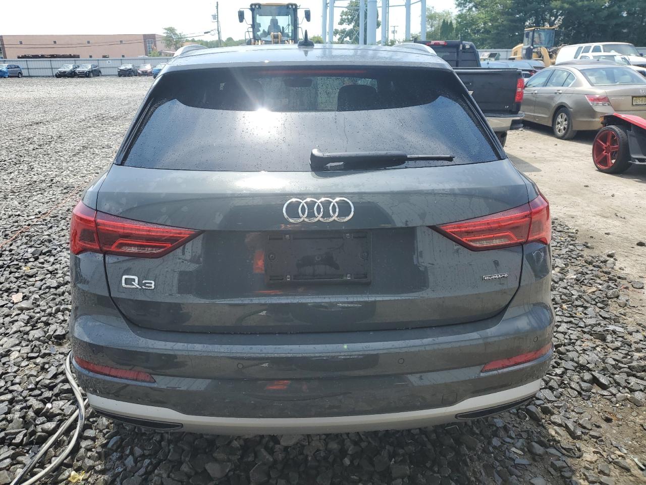 WA1BECF37L1011387 2020 Audi Q3 Premium Plus