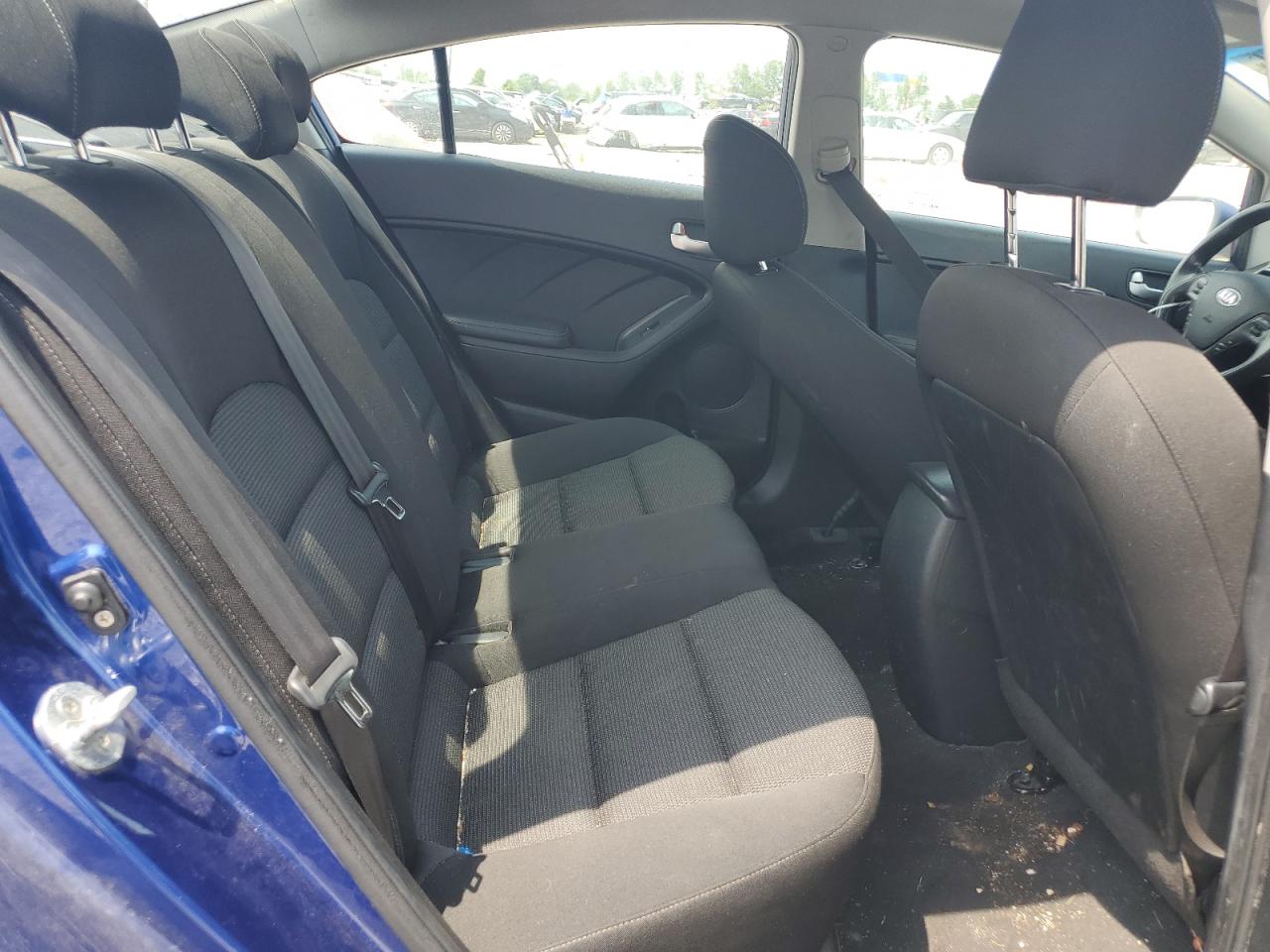 3KPFK4A7XHE057333 2017 Kia Forte Lx