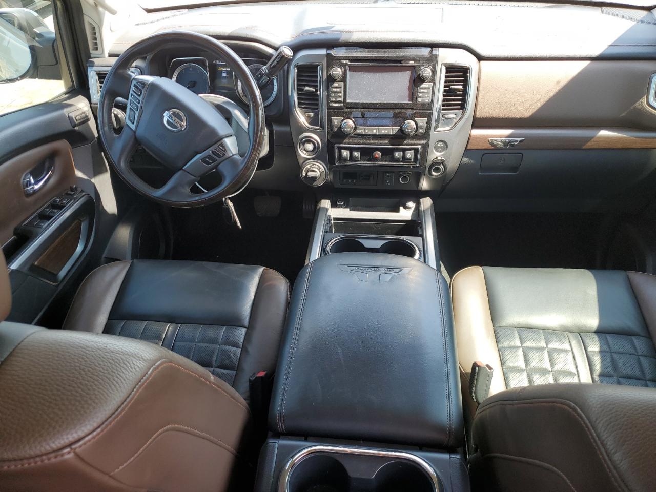 1N6AA1E51HN530579 2017 Nissan Titan Sv