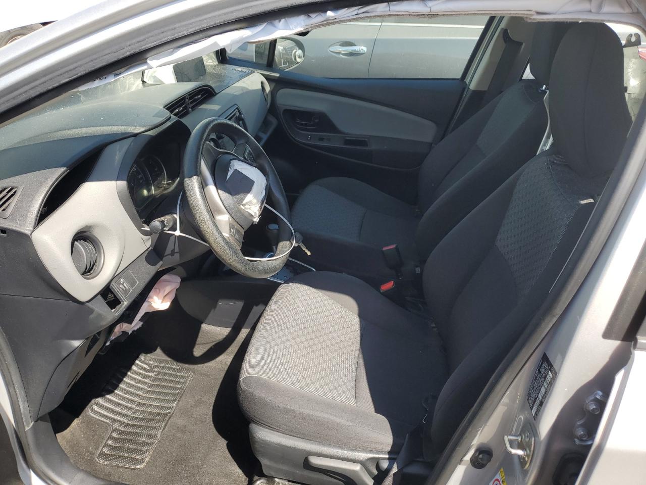 VNKKTUD33HA082329 2017 Toyota Yaris L