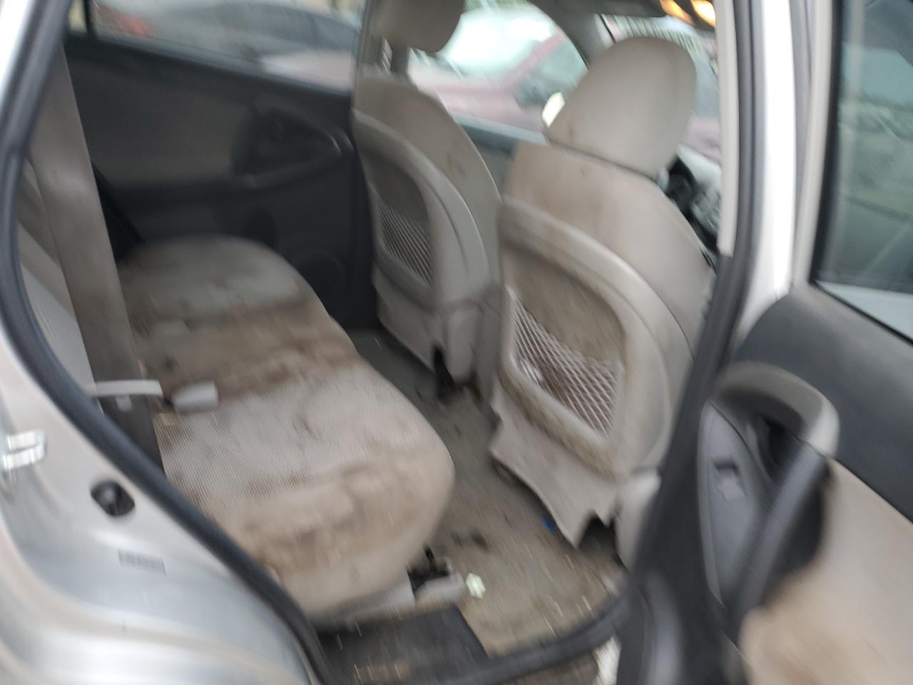 2T3BF4DV2BW106940 2011 Toyota Rav4