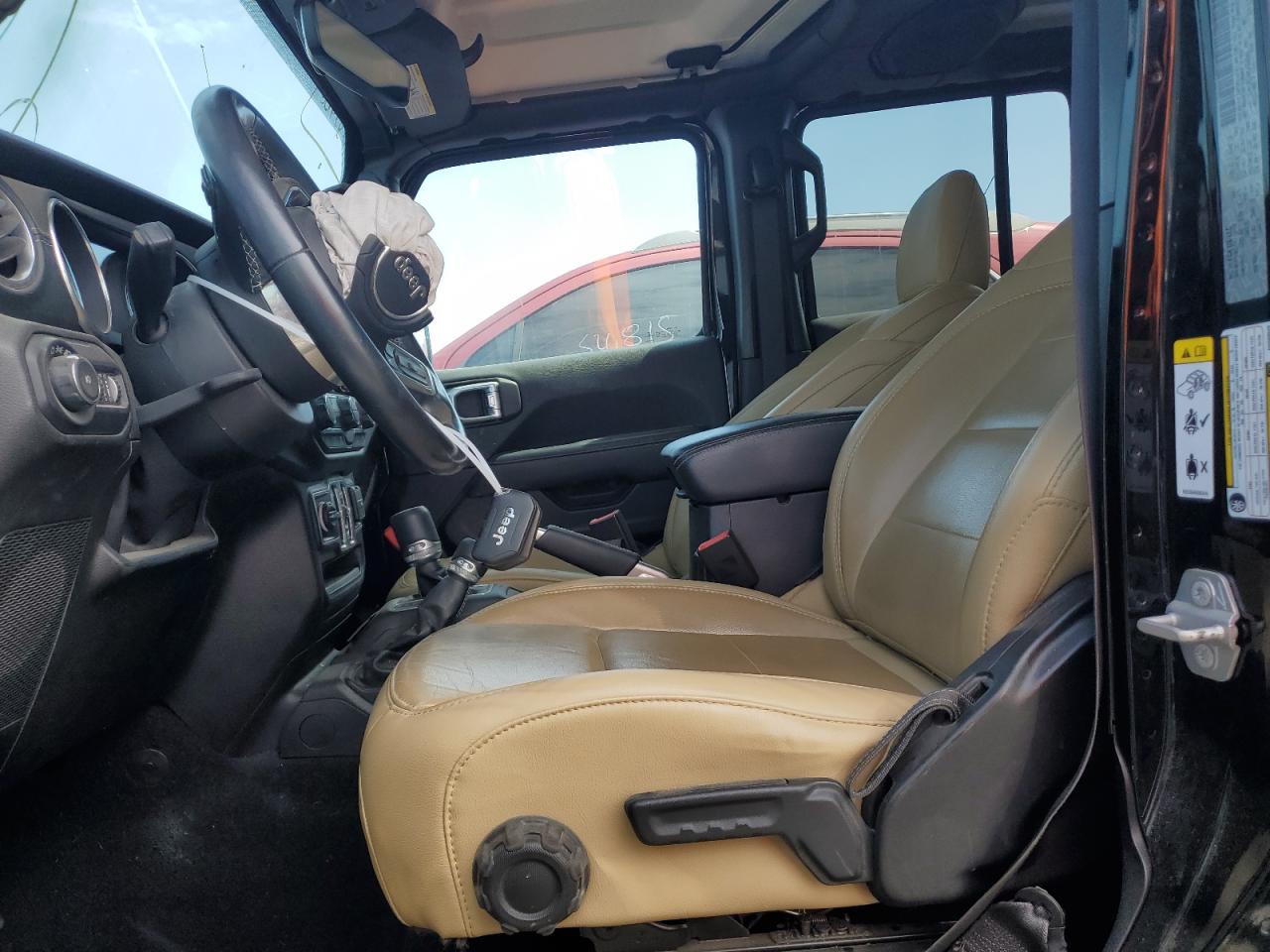 1C4HJXEG0KW568540 2019 Jeep Wrangler Unlimited Sahara