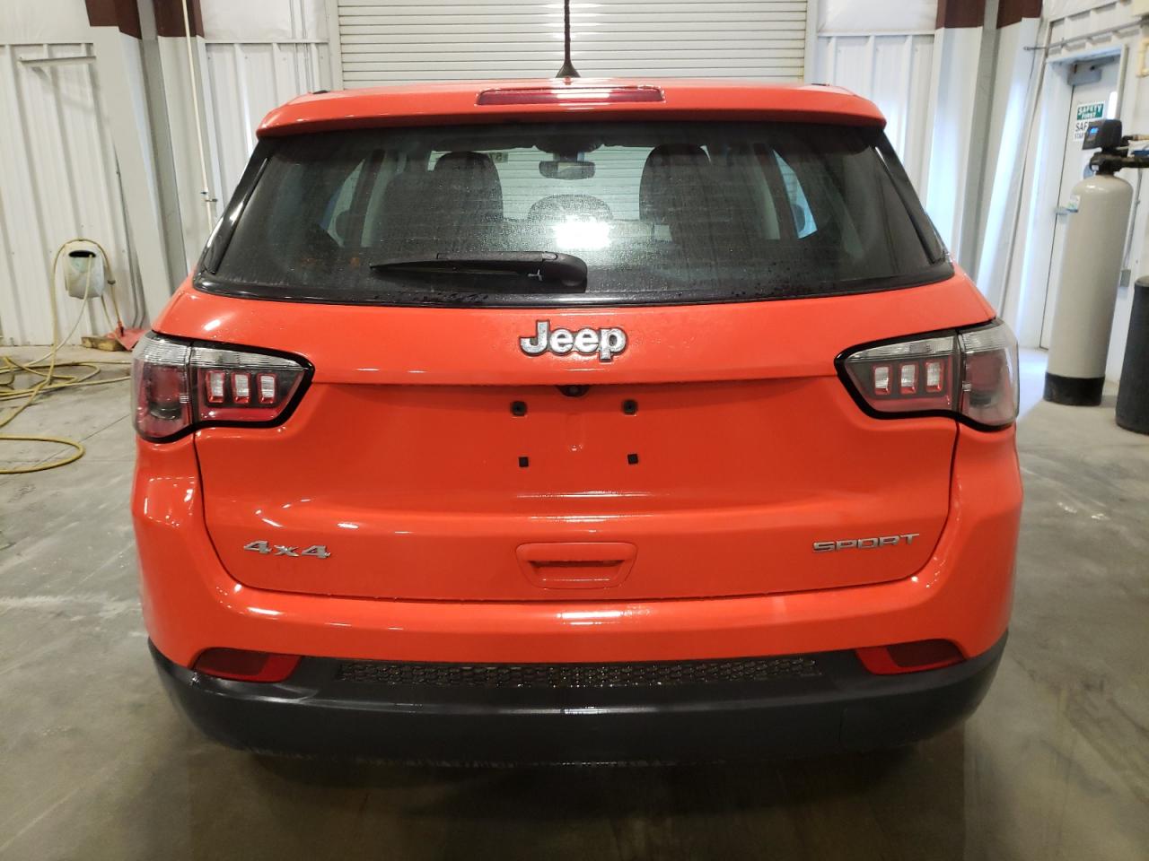 3C4NJDABXJT256435 2018 Jeep Compass Sport