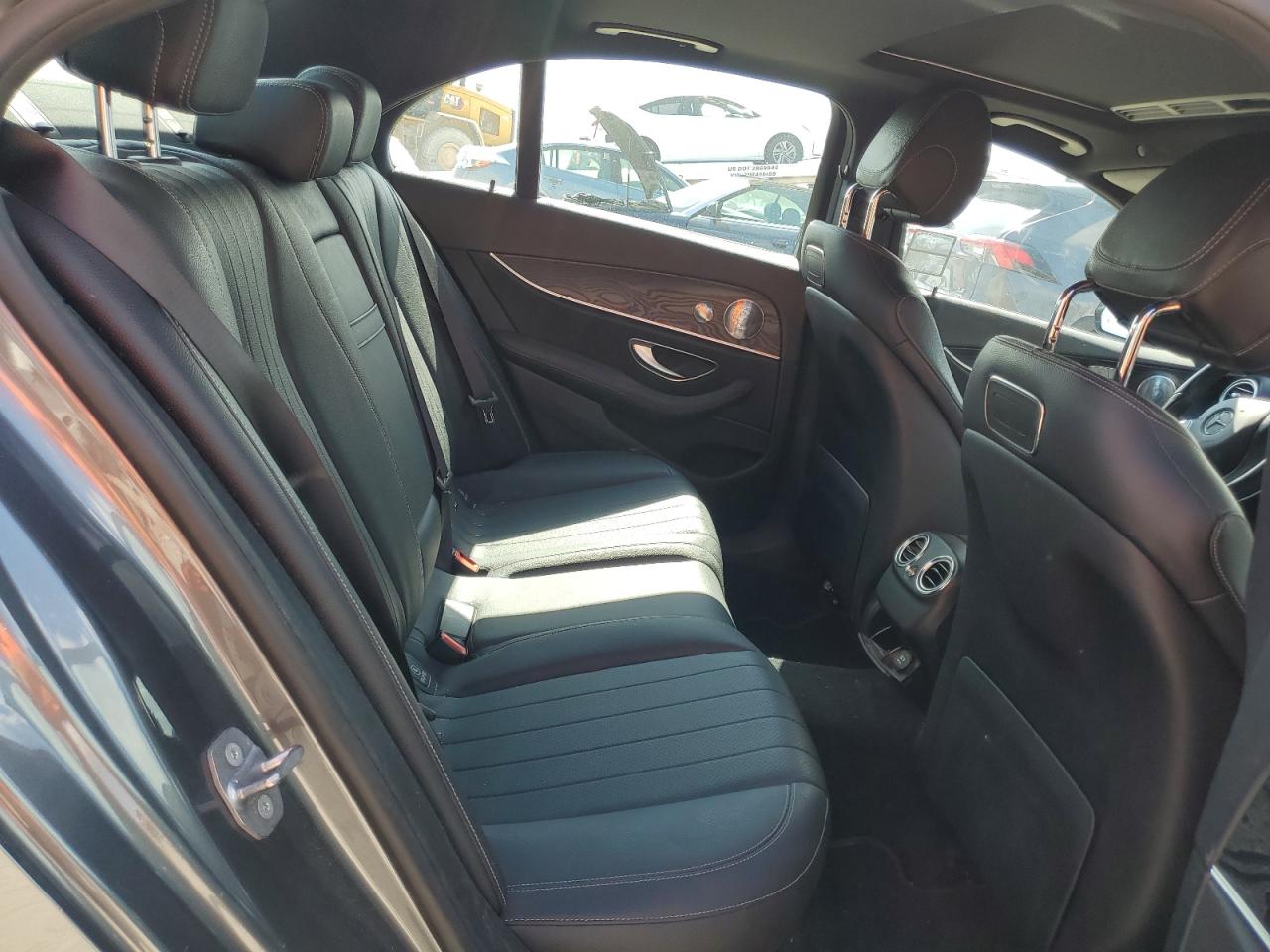 WDDZF4JB6JA369475 2018 Mercedes-Benz E 300