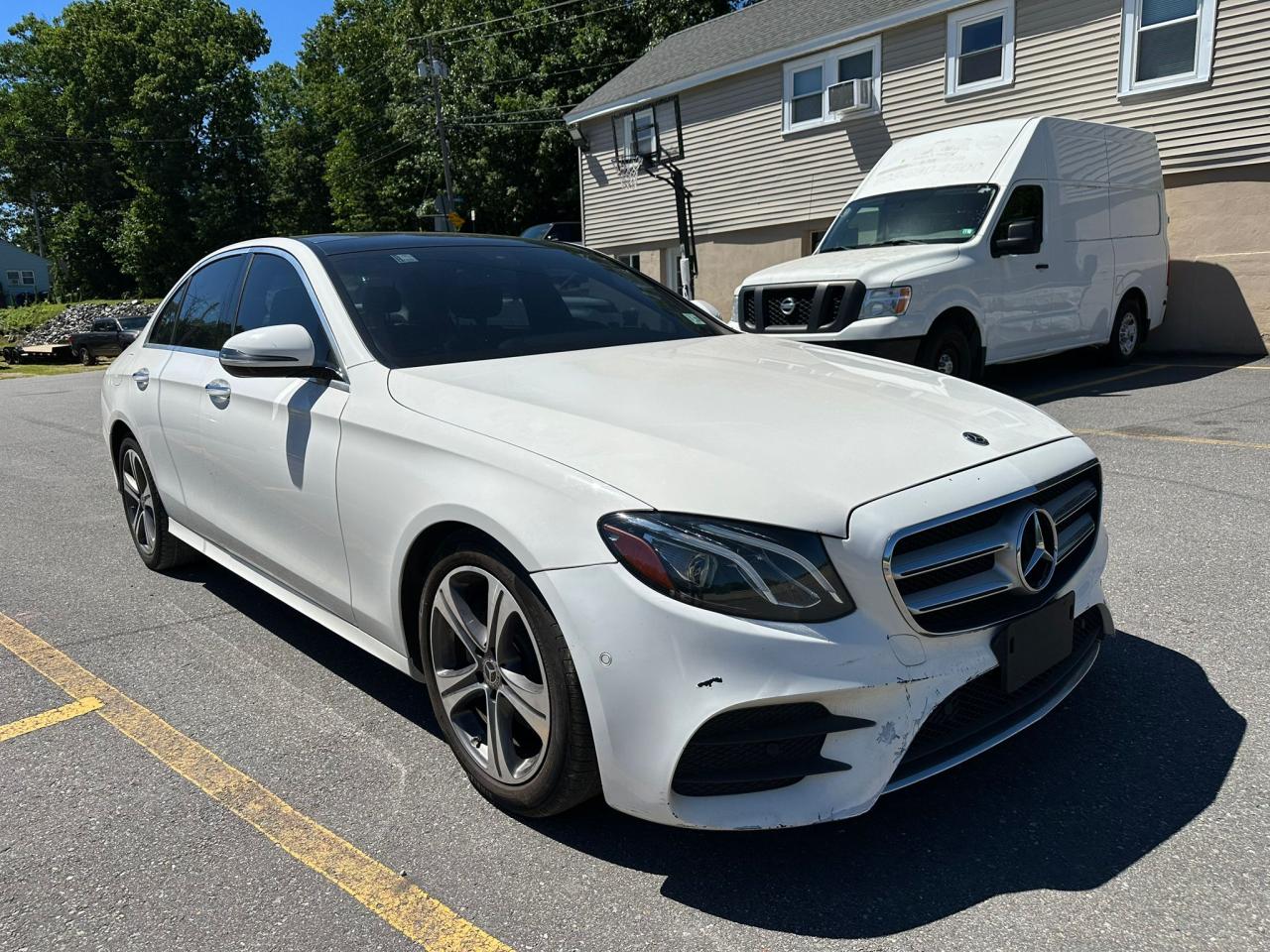 2018 Mercedes-Benz E 300 4Matic vin: WDDZF4KB2JA299262