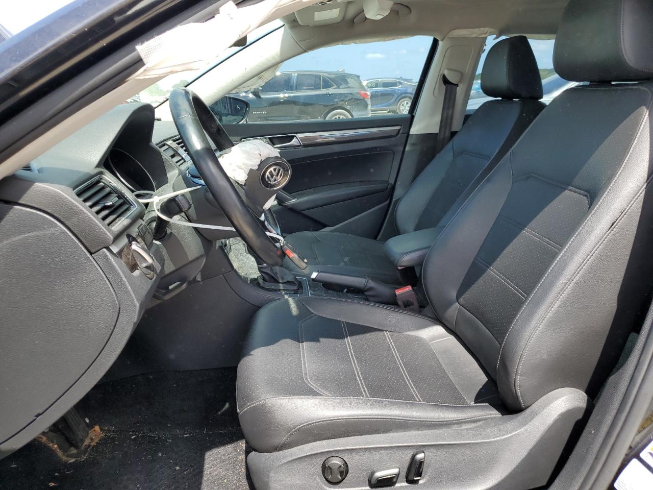 1VWBA7A34JC008283 2018 Volkswagen Passat Se