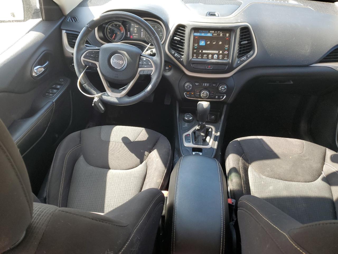 1C4PJMCS0HW505318 2017 Jeep Cherokee Latitude