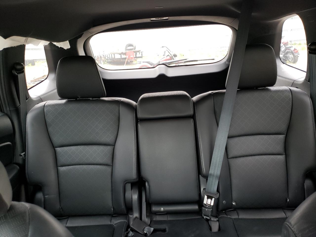 5FNYF8H56KB010570 2019 Honda Passport Exl