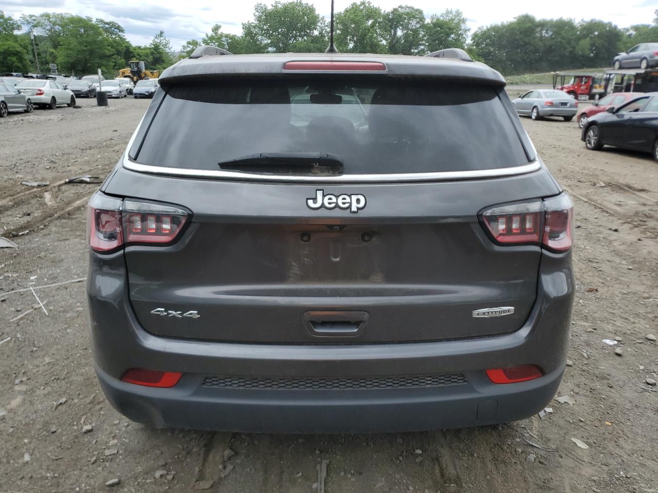 3C4NJDBBXJT282614 2018 Jeep Compass Latitude