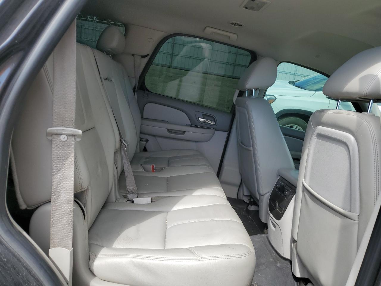 1GNUKBE00AR273816 2010 Chevrolet Tahoe K1500 Lt