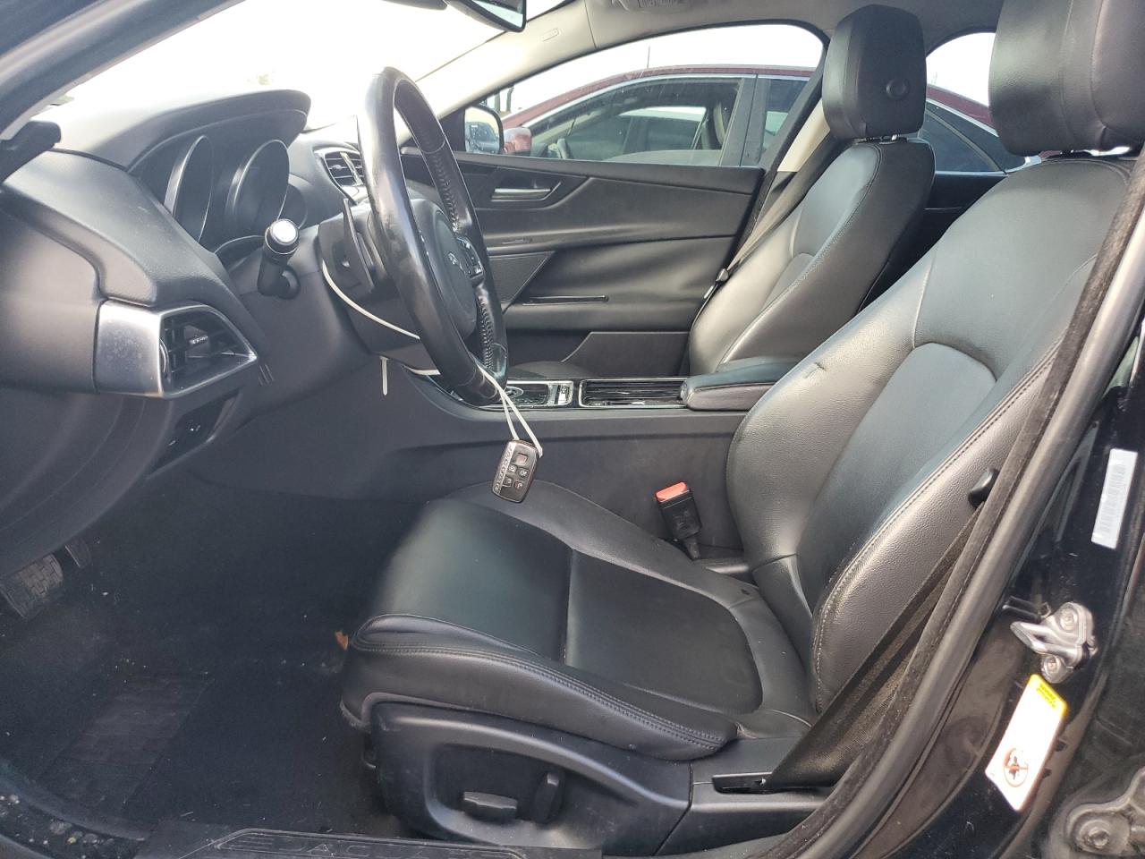 SAJAR4FX4JCP39251 2018 Jaguar Xe