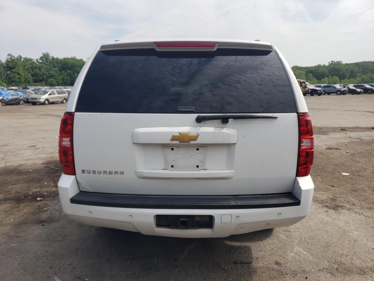 1GNSKJE73DR303698 2013 Chevrolet Suburban K1500 Lt